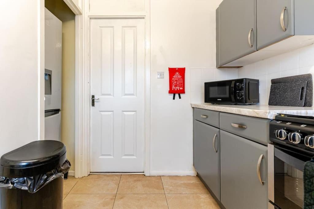 A&S Properties, No Guest Fees, Bank Transfe Deposit Available Wolverhampton Exterior photo