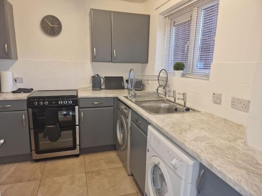 A&S Properties, No Guest Fees, Bank Transfe Deposit Available Wolverhampton Exterior photo