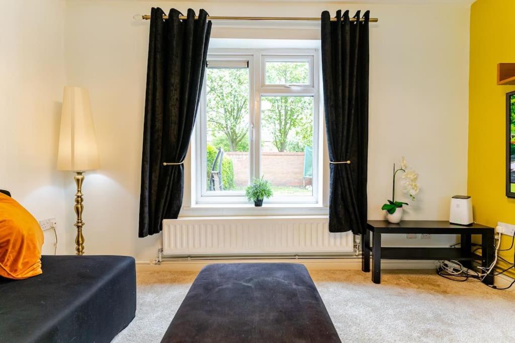A&S Properties, No Guest Fees, Bank Transfe Deposit Available Wolverhampton Exterior photo
