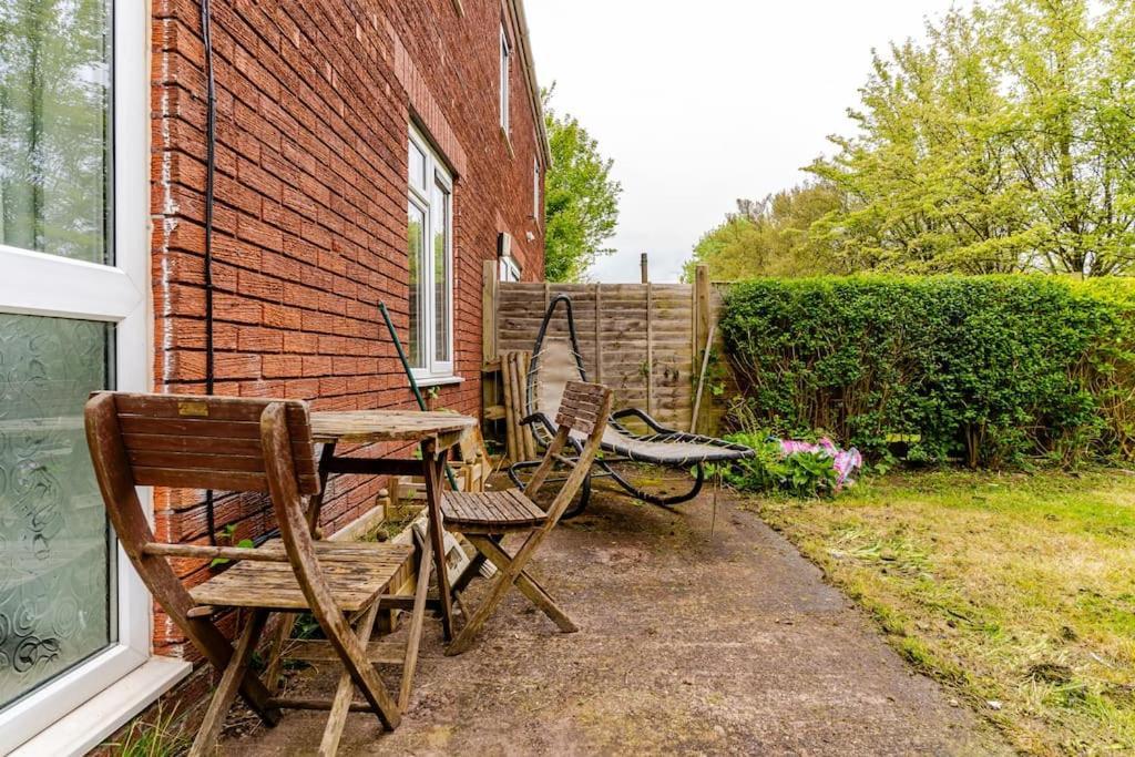 A&S Properties, No Guest Fees, Bank Transfe Deposit Available Wolverhampton Exterior photo